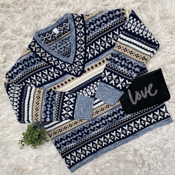 CY Sweaters - Cy V-Neck Knit Sweater 💗 Blue Tan & White